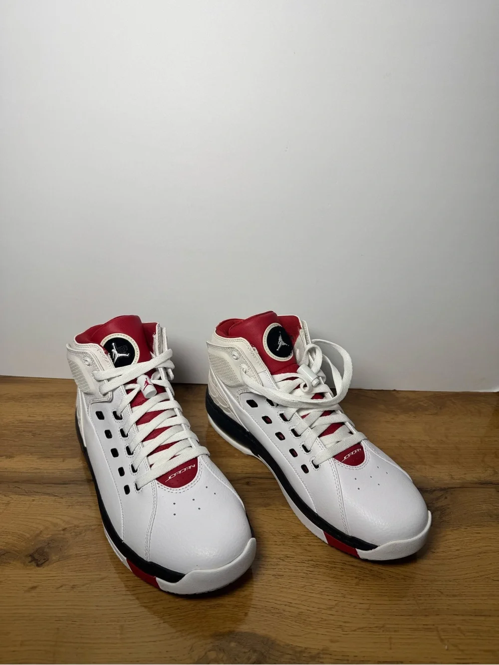 NEW Jordan Ol’School Sneakers Size 10 White, Red & Black Box Included